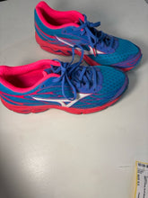 SIZE 8.5 MIZUNO Sneakers