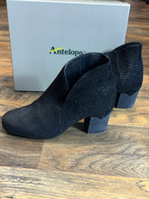 SIZE 9 ANTELOPE Booties