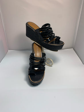 SIZE 9 DONALD J PLINER Sandals