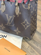 LOUIS VUITTON Tote