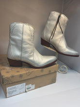 SIZE 8.5 FREE PEOPLE Boots