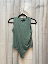 SIZE M HOUSE OF HARLOW DARK SAGE Tops
