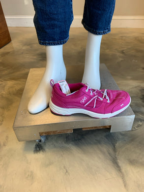 SIZE 8 RYKA Sneakers