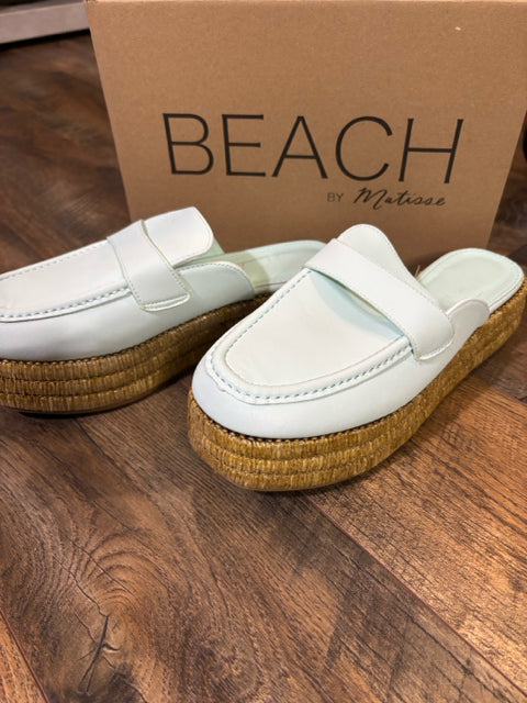 SIZE 9 BEACH BY MATISSE Loafers