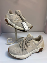 SIZE 9 NEW BALANCE Sneakers
