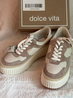 SIZE 9 DOLCE VITA Sneakers