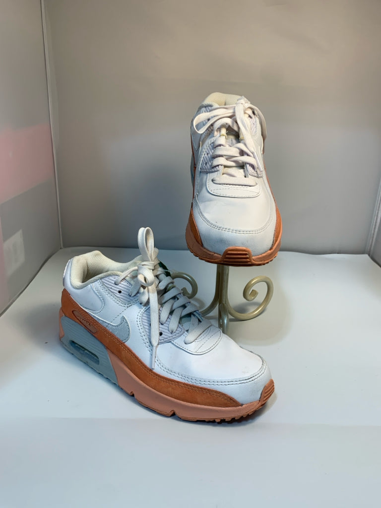 SIZE 6.5 NIKE Sneakers