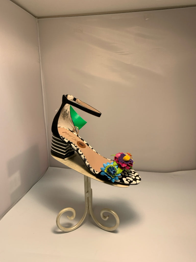 SIZE 8 BETSEY JOHNSON Sandals