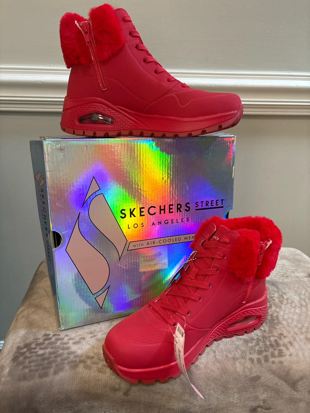 SIZE 7.5 SKETCHERS Sneakers