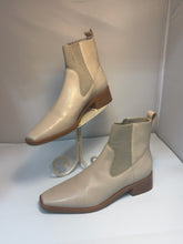SIZE 9 BERNARDO Boots
