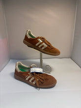 SIZE 9 BACK 70 Sneakers