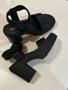 SIZE 6.5 MIA Sandals