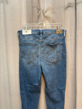 SIZE 14 American Eagle MEDIUM WASH Jeans