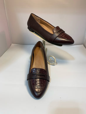 SIZE 9 VIONIC Loafers