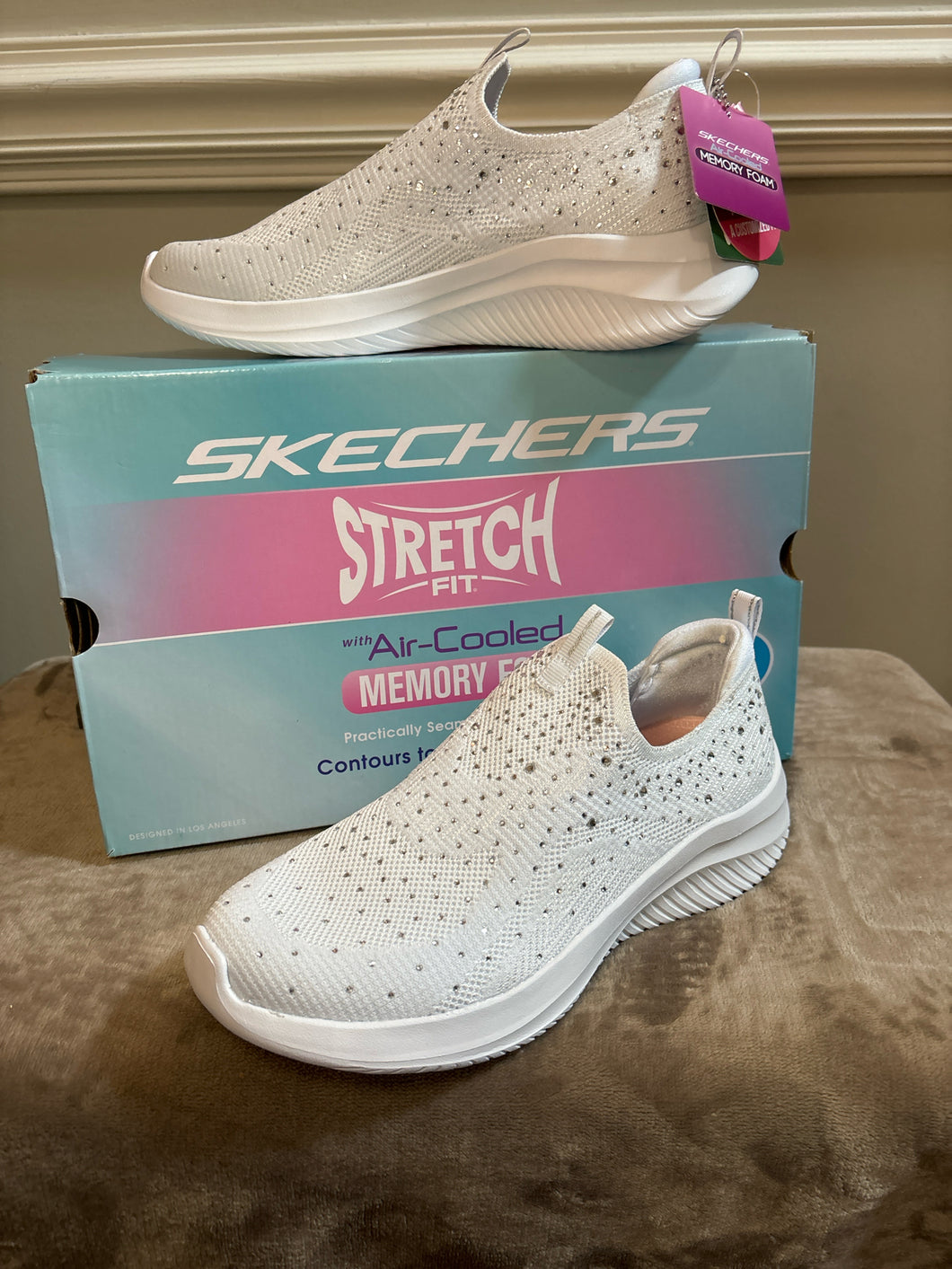 SIZE 7.5 SKETCHERS Sneakers