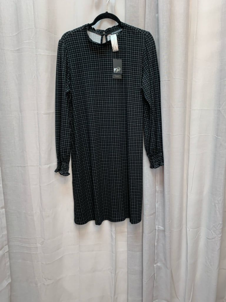 SIZE L ADRIANNA PAPELL Dress