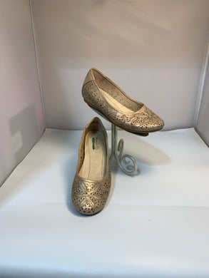 SIZE 7.5 BARE TRAPS Flats