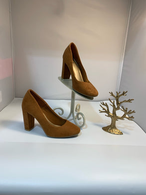 SIZE 6 FIONI Heels