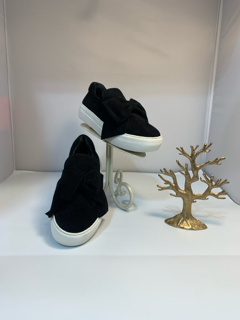 SIZE 6 J SLIDES Sneakers