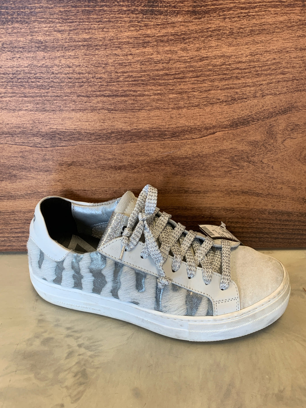 SIZE 7.5 P448 Sneakers