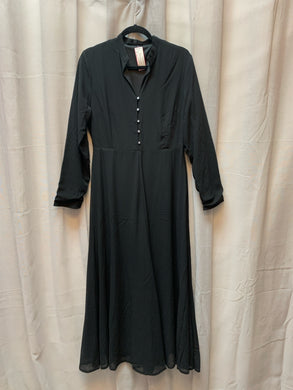 SIZE M THE PYRAMID COLLECTION Dress