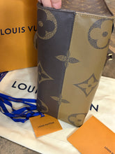 LOUIS VUITTON Tote