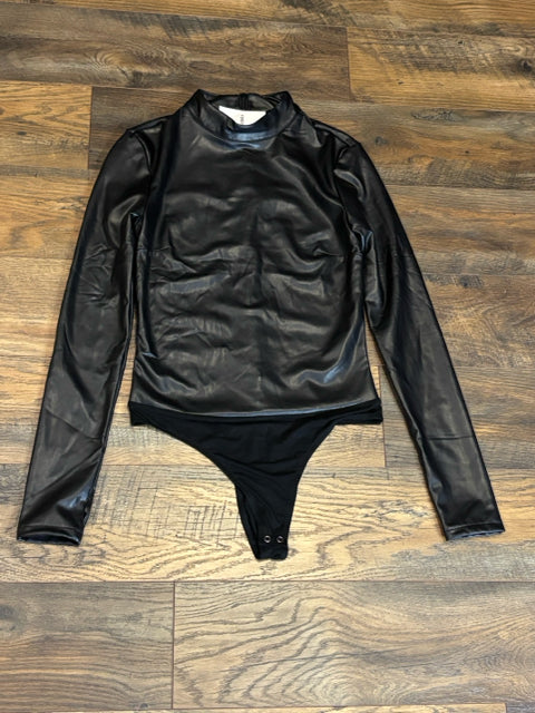 SIZE M FOREVER 21 Tops