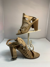 SIZE 9 SODA Heels