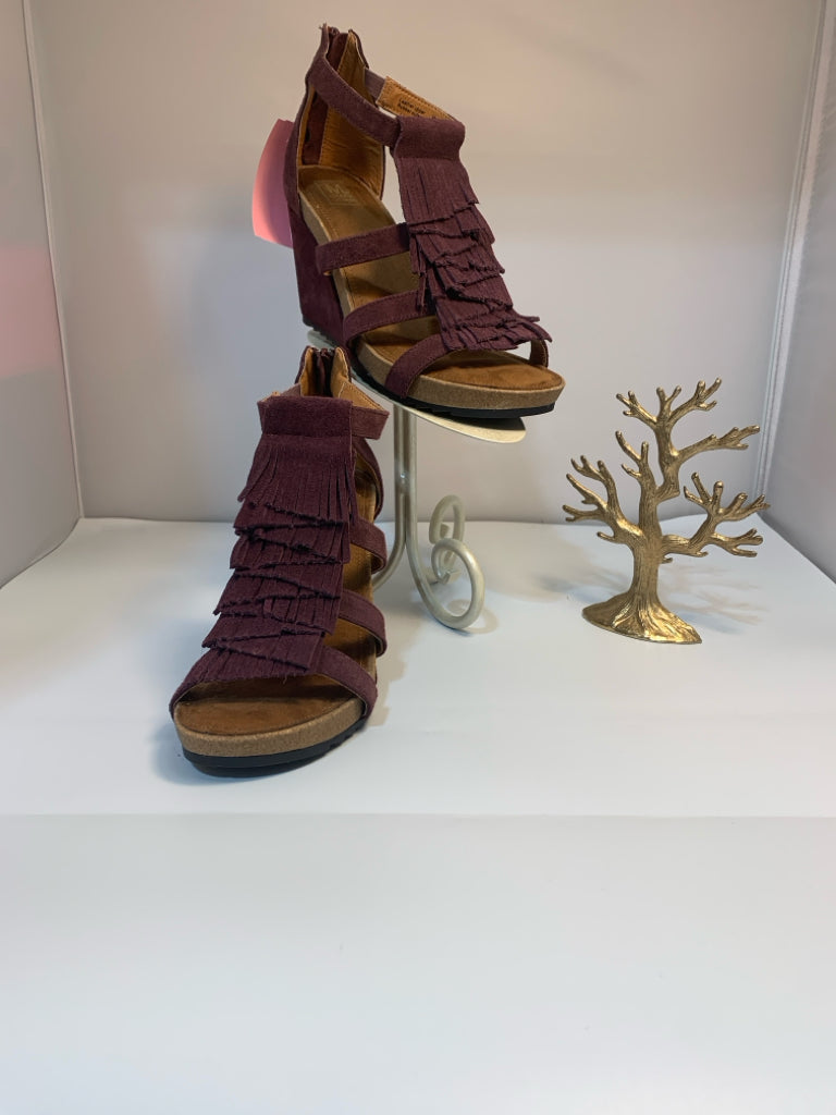 SIZE 9 Wedges
