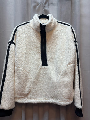 SIZE L JESSICA SIMPSON SWEATSHIRT