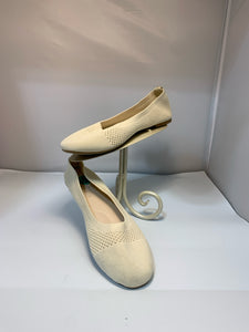 SIZE 8 DANSKIN Flats