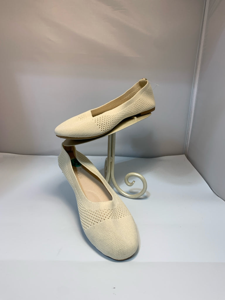 SIZE 8 DANSKIN Flats
