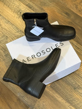 SIZE 8.5 AEROSOLES Boots