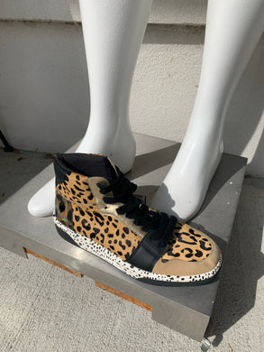 SIZE 8 STEVE MADDEN Sneakers